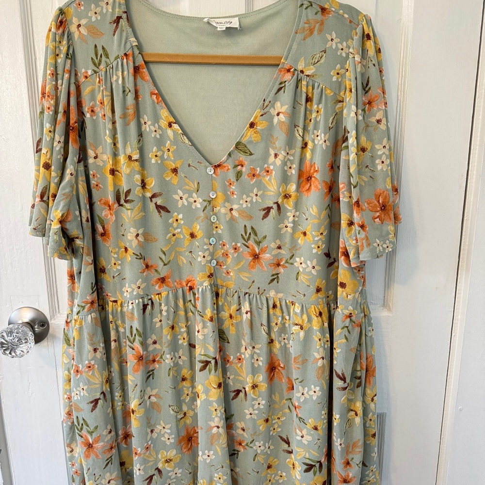 Floral V-Neck Tunic in Green